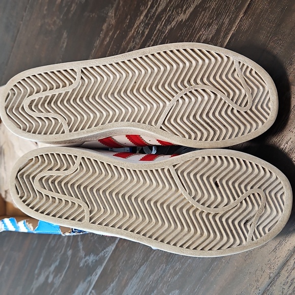 ADIDAS ORIGINALS SUPERSTARS w/ Heart Graphic, Youth Size 3 - Picture 15 of 15